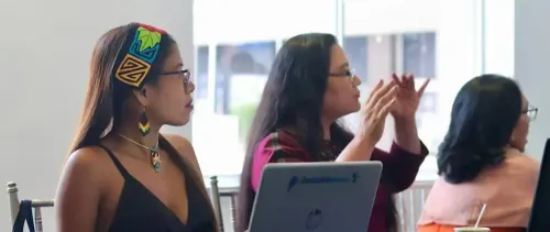 Mujeres Indígenas Conectadas: Cerrando brechas en habilidades digitales con identidad cultural